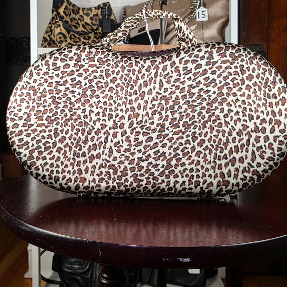 Maru Leopard Print Lingerie Holder - Picture 4 of 7